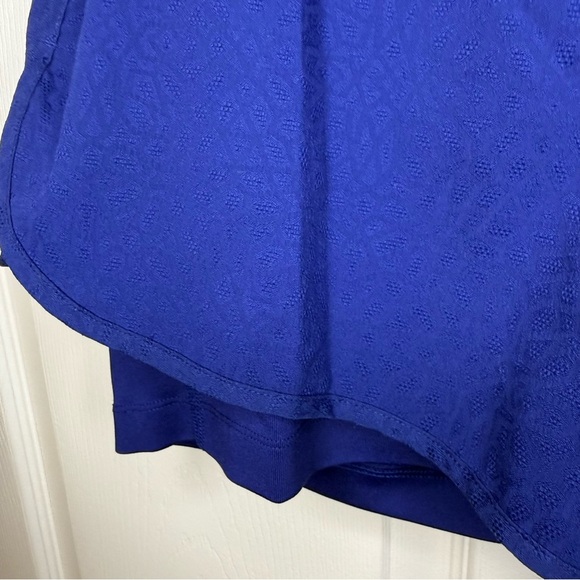 Nike Women's Textured Athletic Shorts in Deep Royal Blue Size Medium GUC - Picture 3 of 9